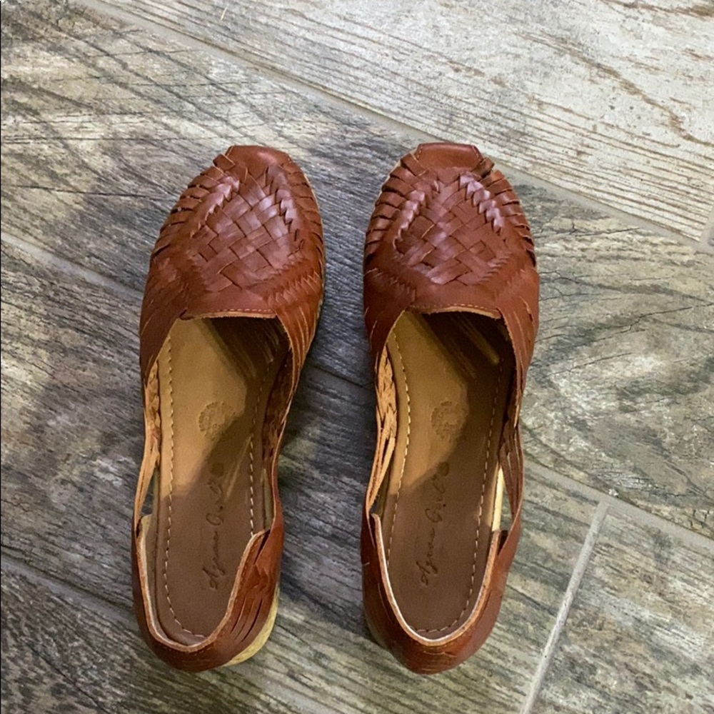 Tan agave girl huaraches .